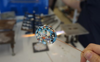 Lavorazione del vetro di Murano a lume.